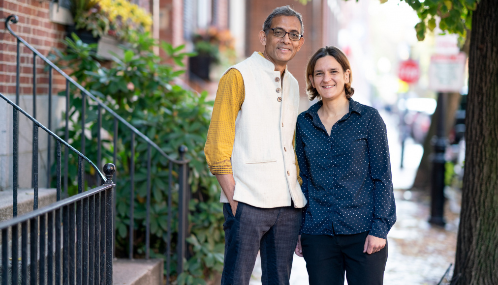 Esther Duflo et son mari Abhijit Banerjee, ont remporté conjointement le prix Nobel d'économie avec Michael Kremer, leur collègue du MIT.  Bryce Vicmark