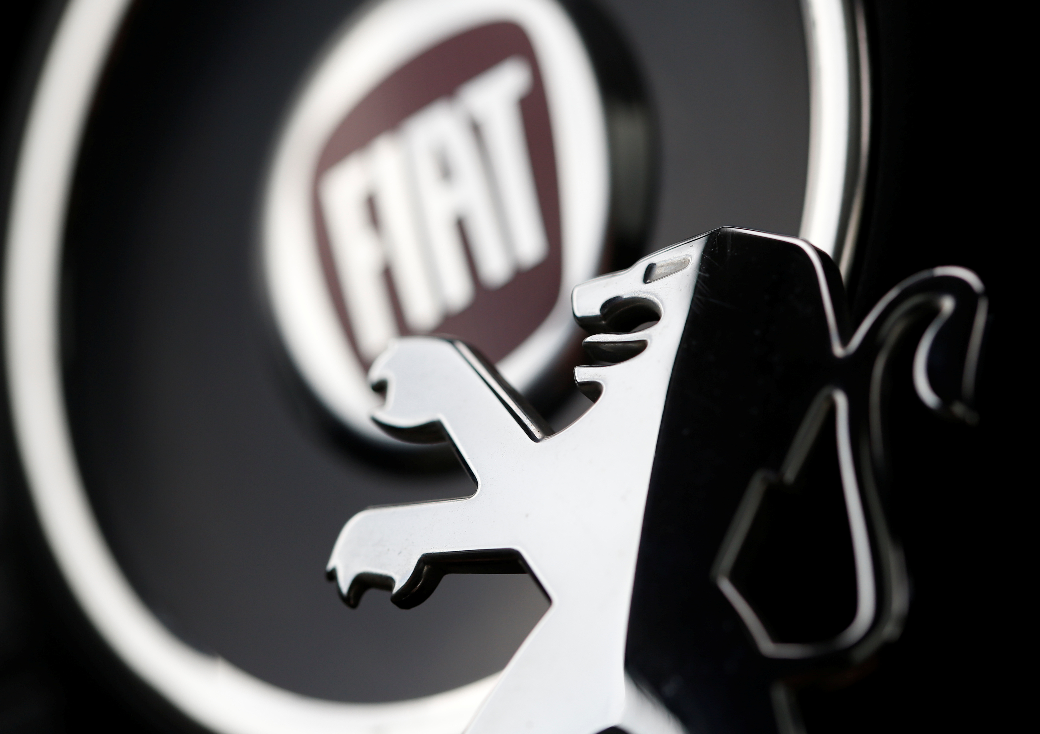 PSA et Fiat Chrysler créent le 4e groupe auto mondial
