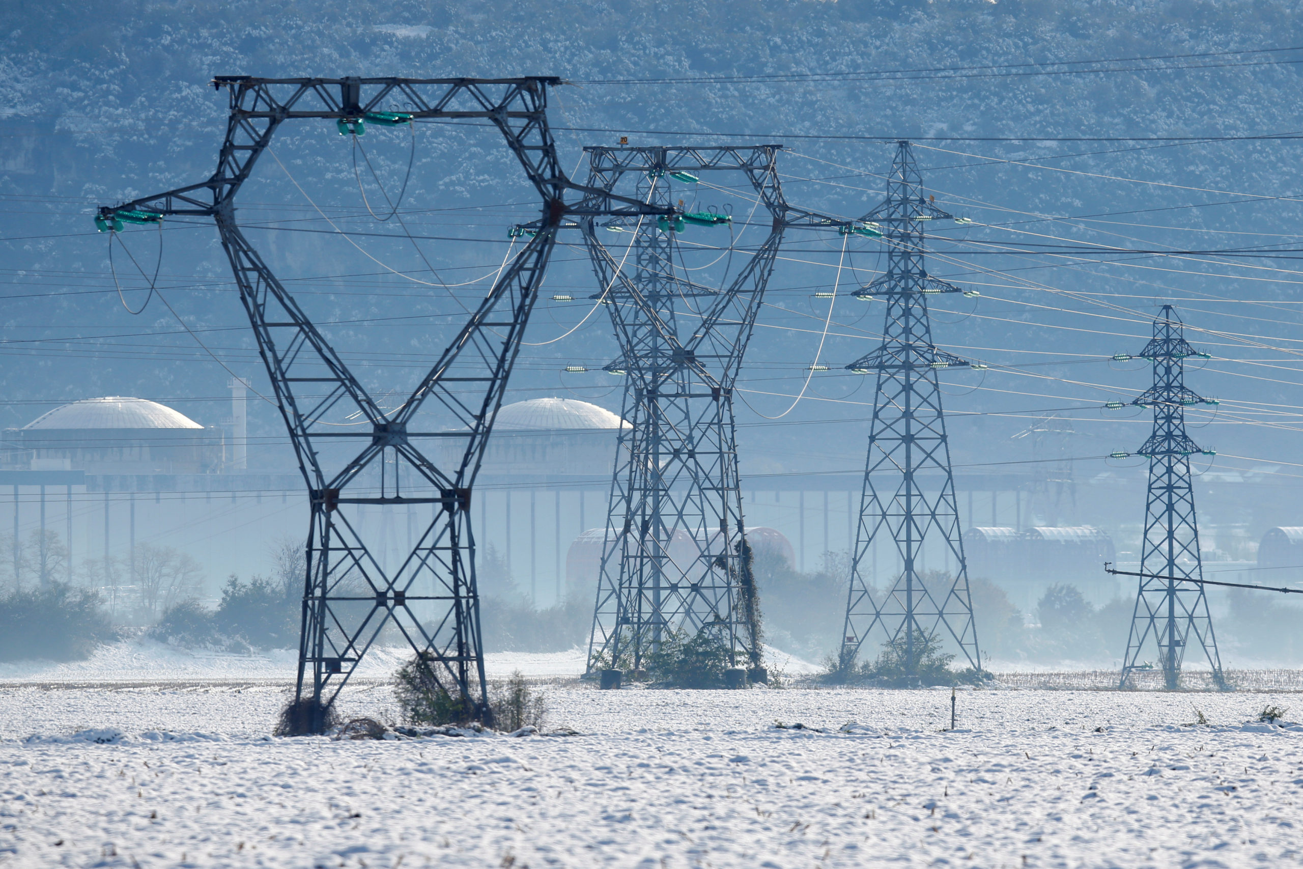 L’approvisionnement en électricité devrait être assuré cet hiver en France "à températures de saison", estime mercredi RTE, le réseau de transport d'électricité. /Photo prise le 15 novembre 2019/REUTERS/Emmanuel Foudrot