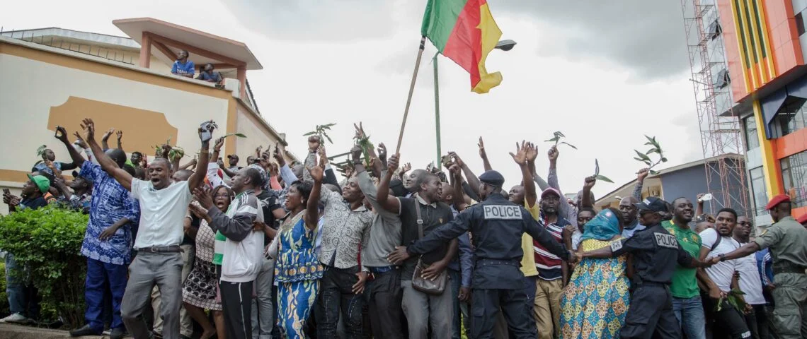 Cameroun : Amnesty International accuse le gouvernement de multiples violations et d’avoir usé des mesures anti-covid pour museler l’opposition