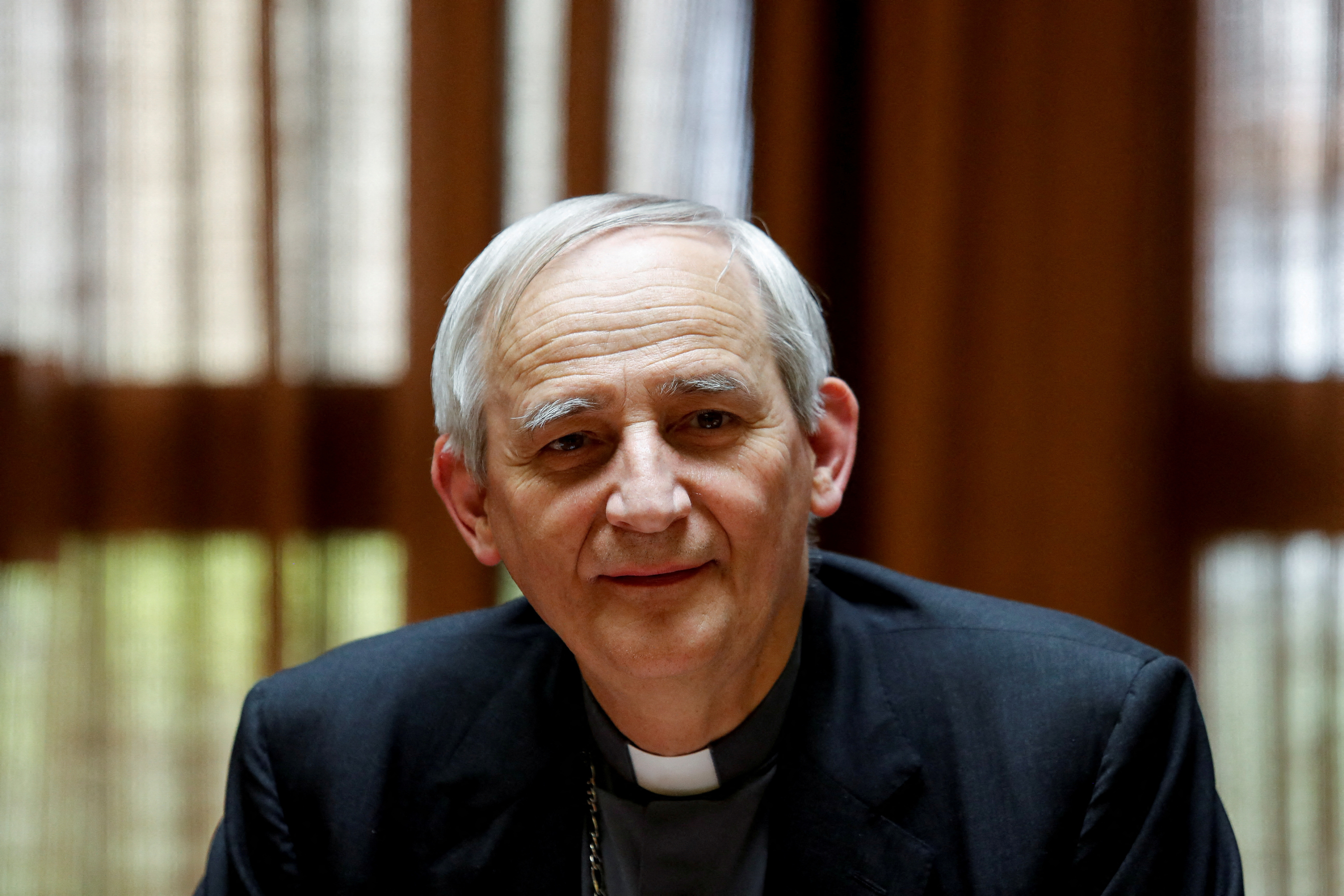 Le cardinal Matteo Zuppi lors d'une conférence de presse au Vatican. /Photo prise le 25 mai 2023/REUTERS/Remo Casilli
