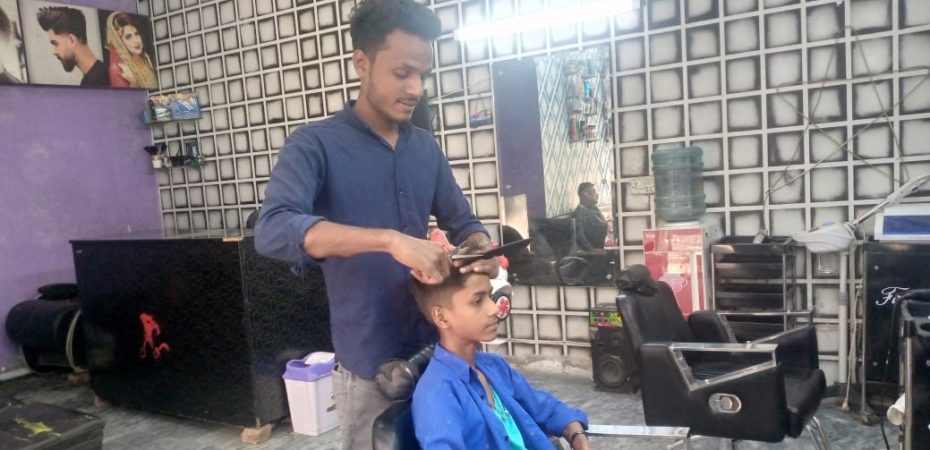 Nabeel Masih a de nouvelles perspectives depuis qu’il a commencé sa formation de coiffeur. Nabeel Masih a de nouvelles perspectives depuis qu’il a commencé sa formation de coiffeur. csi