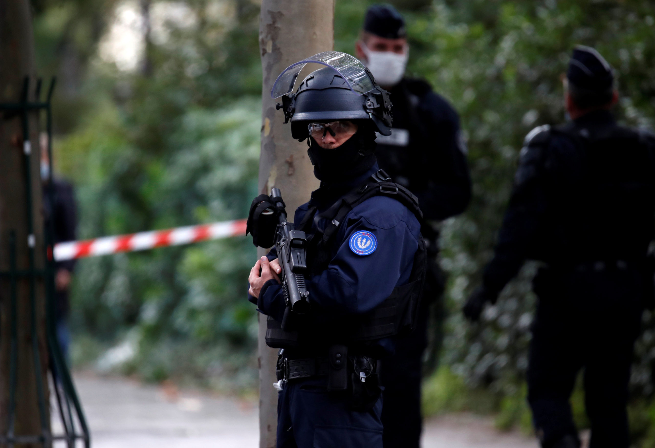 Attaque à Paris: Les deux suspects sont un Pakistanais et un Algérien, selon une source