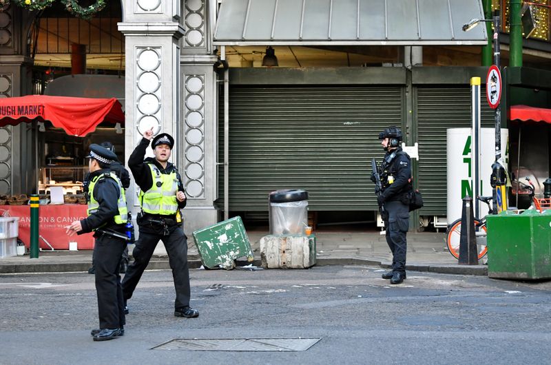 Un acte "terroriste" fait deux morts à Londres, le suspect tué