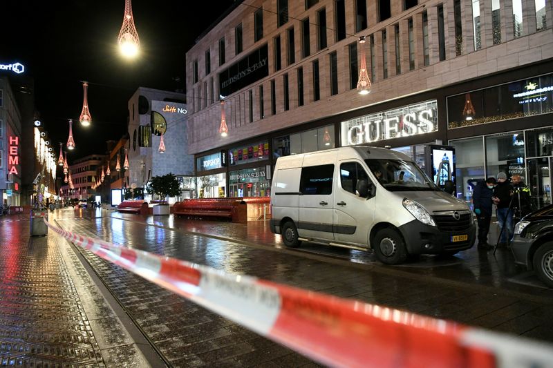 Attaque au couteau: la police néerlandaise toujours en recherche d'un suspect
