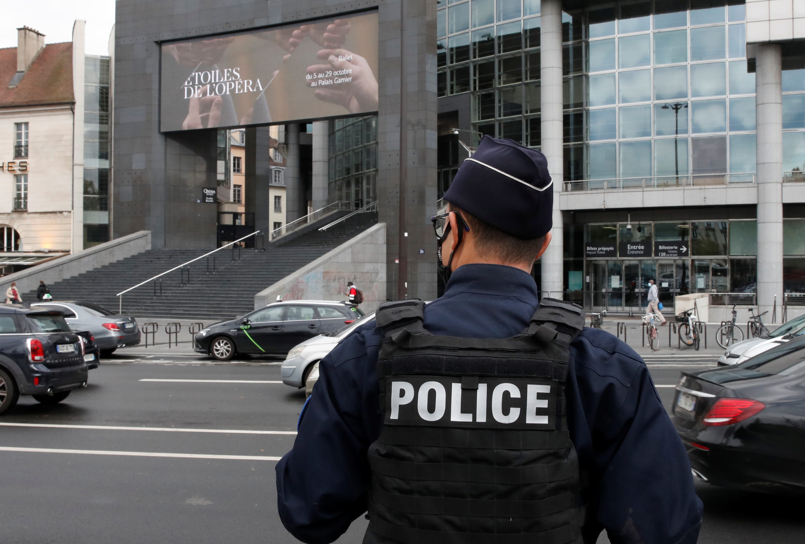 Attaque de Paris: cinq nouvelles gardes à vue, selon une source judiciaire