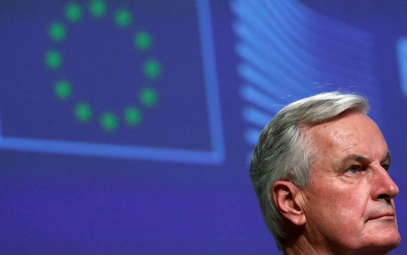Barnier demande à l'UE de s'abstenir d'entrer dans une guerre des vaccins avec Londres, selon The Times