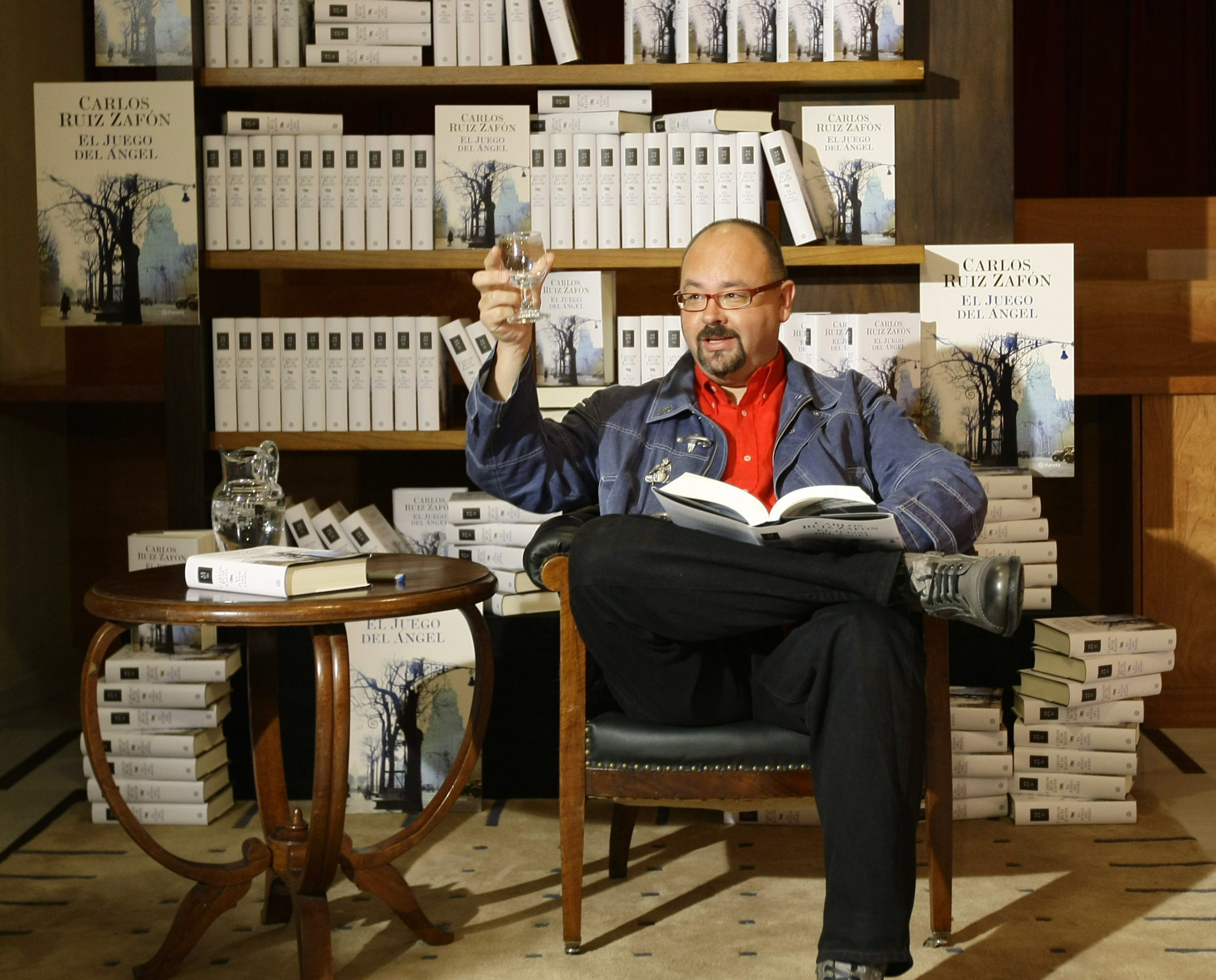 Carlos Ruiz Zafon, auteur de "L'Ombre du vent", décède à l'âge de 55 ans
