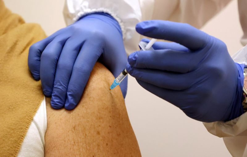 Coronavirus: Inquiétude dans l'UE après la réduction de la production de vaccins chez Pfizer