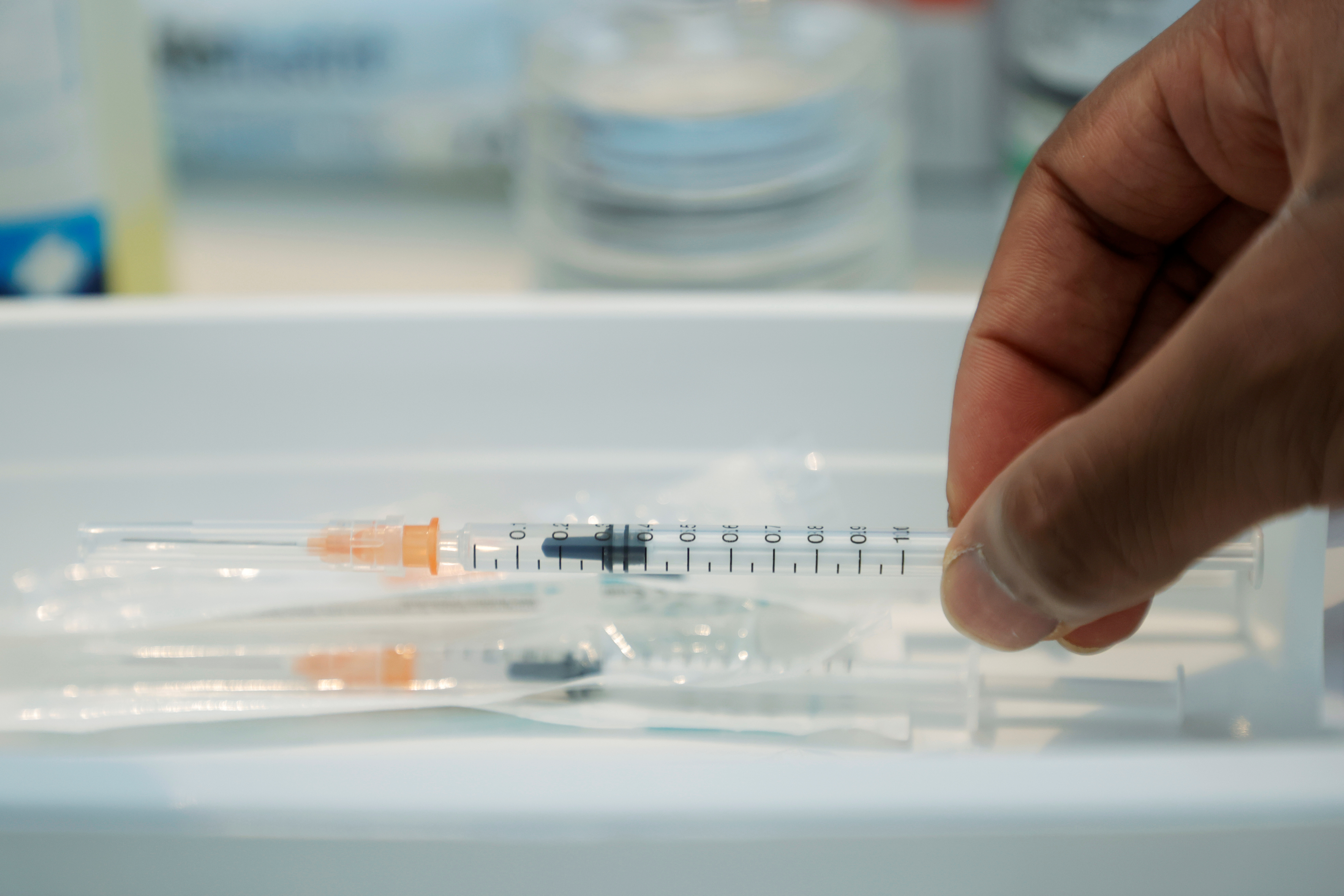 Coronavirus: Pfizer-BioNTech disent que leur vaccin peut se conserver à des températures moins froides