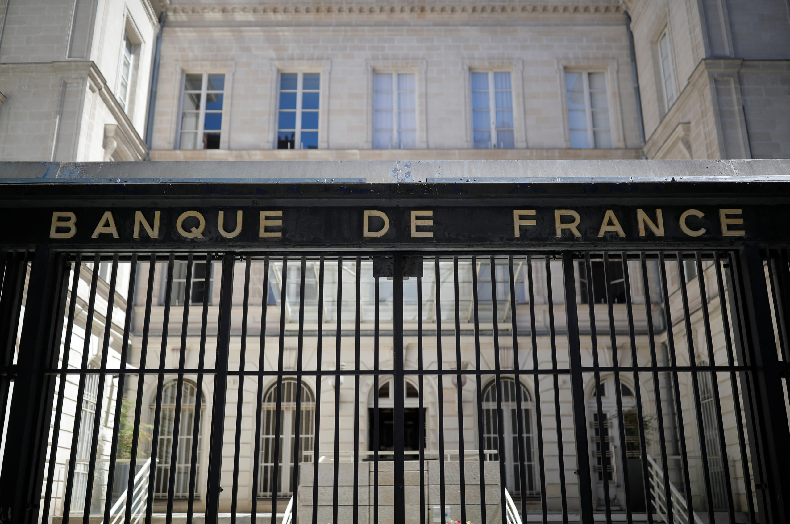 La Banque de France prévoit une contraction moins forte que prévu du PIB en 2020, de -8,7%