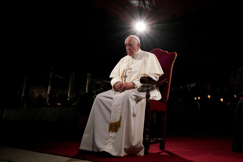 Le pape renonce aux célébrations du 31 décembre et du 1er janvier en raison d'une sciatique