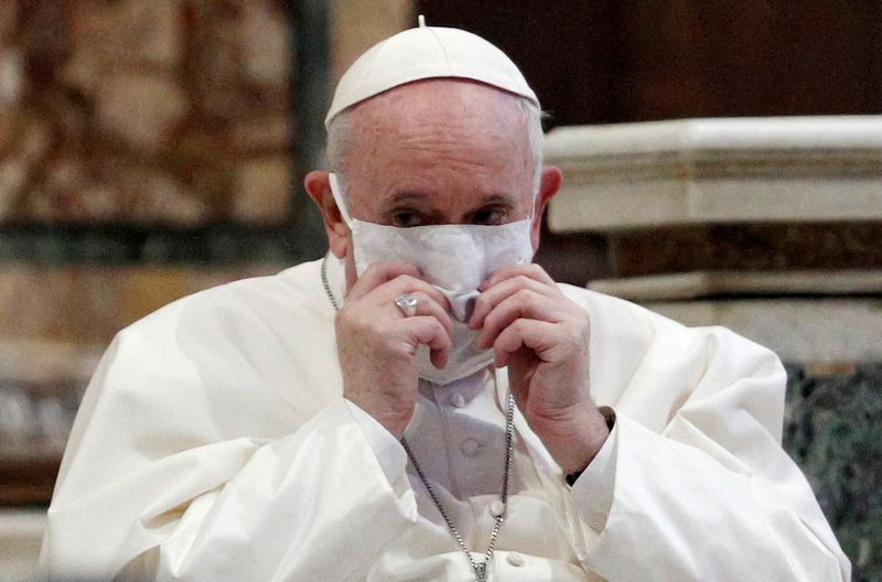 Le pape sermonne les vacanciers ayant fui l'épidémie de Covid-19