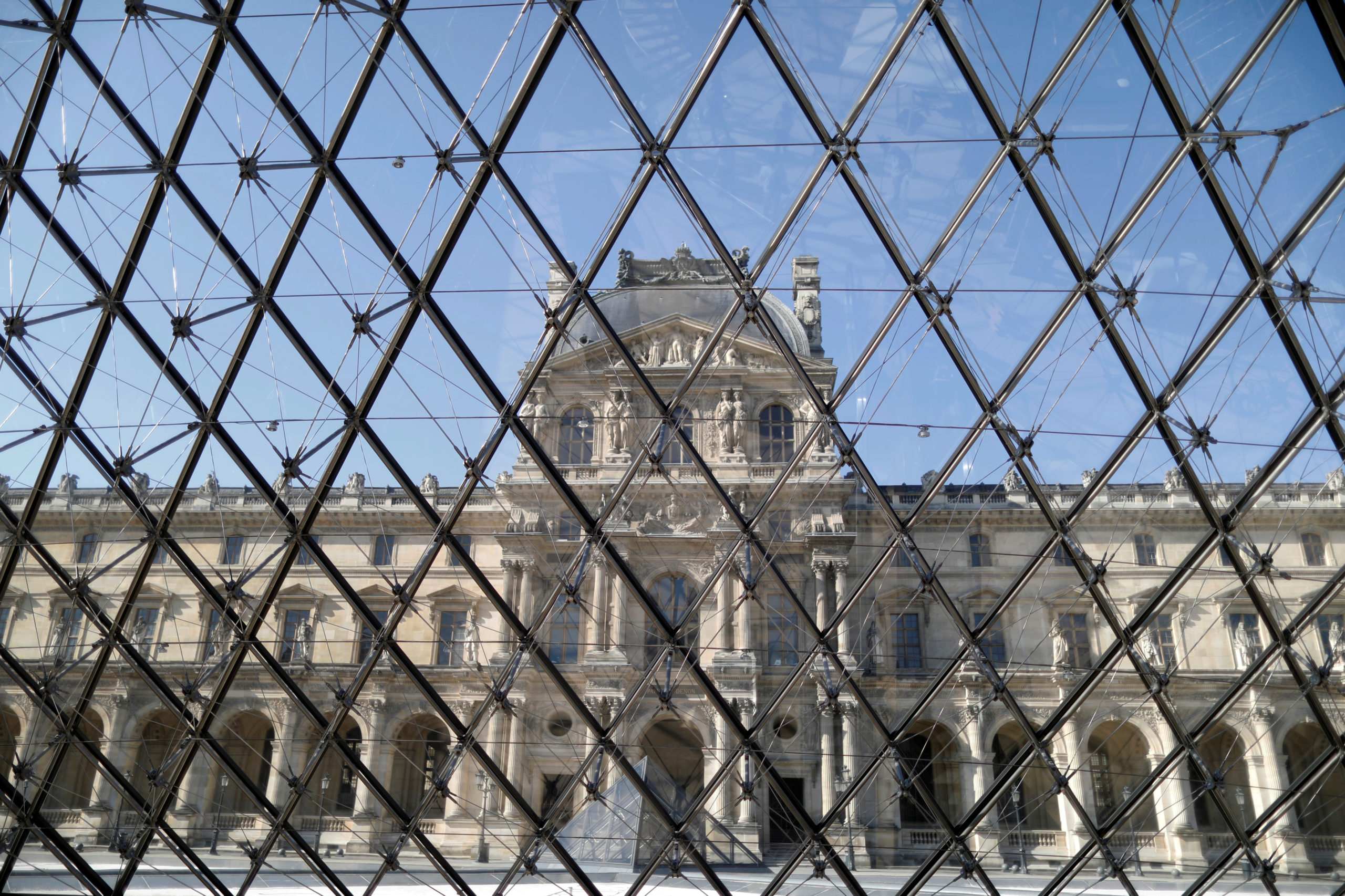 Le vaisseau Louvre rouvre au public selon un rigoureux protocole