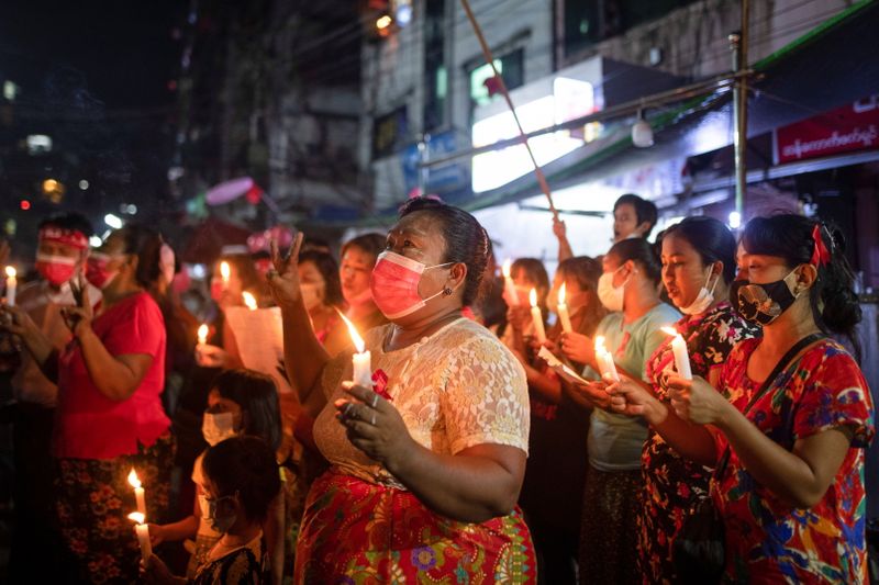 Manifestation contre le coup d'état à Rangoun