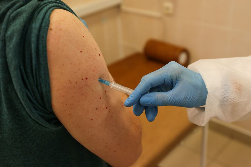 Moscou veut distribuer plus d'un million de doses de son vaccin anticovid avant la fin de l'année