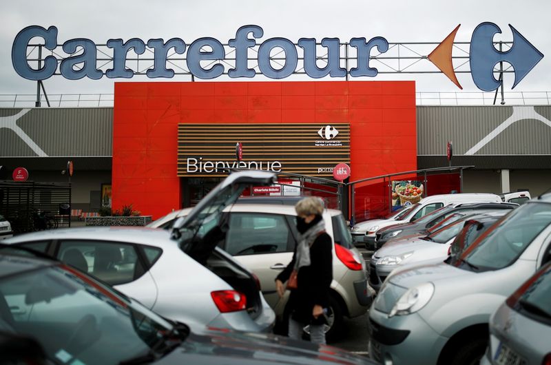 Un rachat de Carrefour par un groupe étranger serait une difficulté majeure, dit Le Maire
