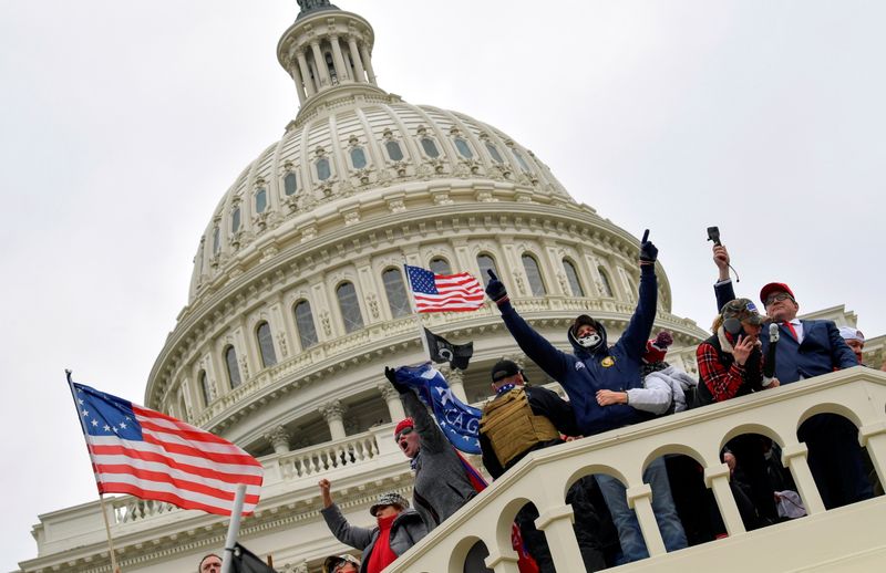 USA: Quatre morts, 52 arrestations après l'intrusion au Capitole